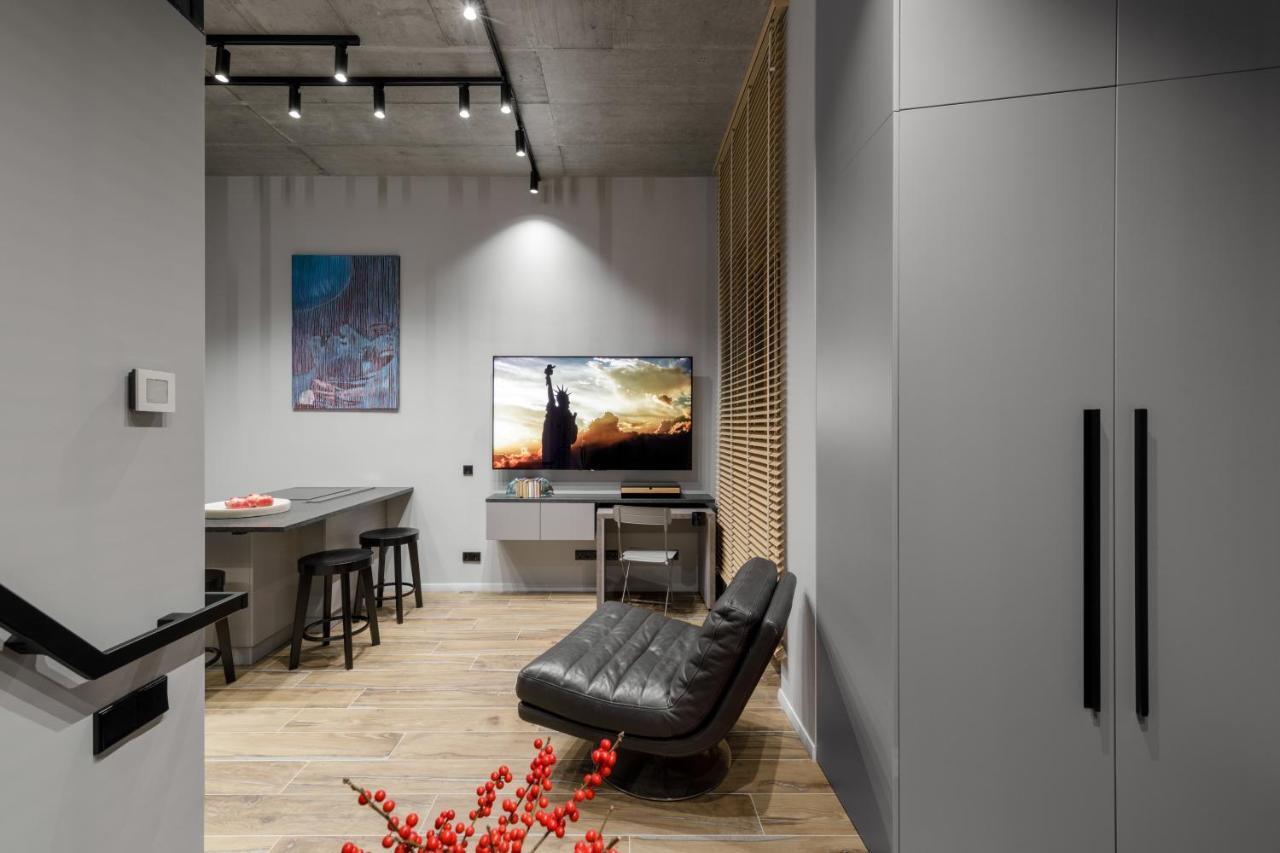 Ivis House Modern Apartment In Vilnius Old Town With Balcony Dış mekan fotoğraf