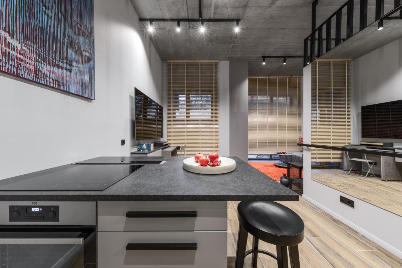 Ivis House Modern Apartment In Vilnius Old Town With Balcony Dış mekan fotoğraf