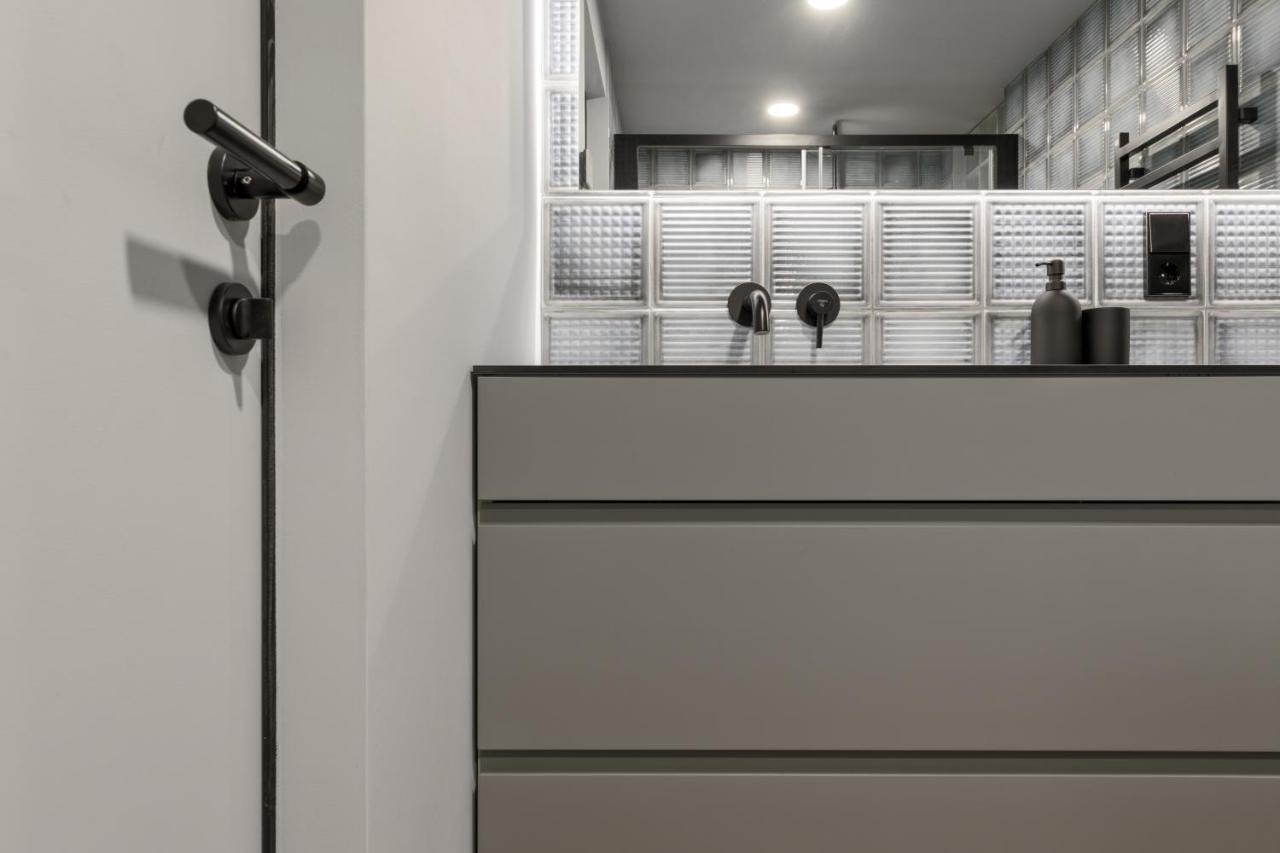 Ivis House Modern Apartment In Vilnius Old Town With Balcony Dış mekan fotoğraf