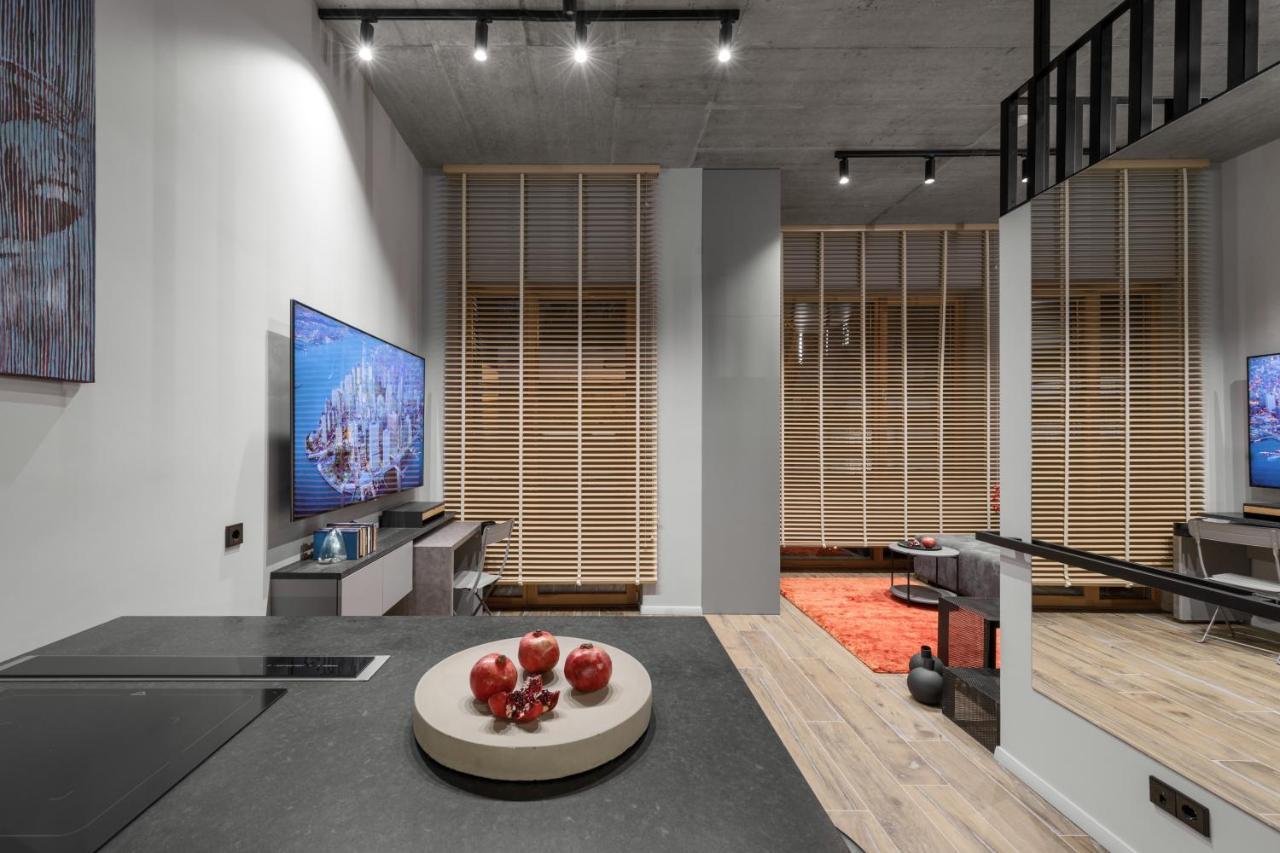 Ivis House Modern Apartment In Vilnius Old Town With Balcony Dış mekan fotoğraf