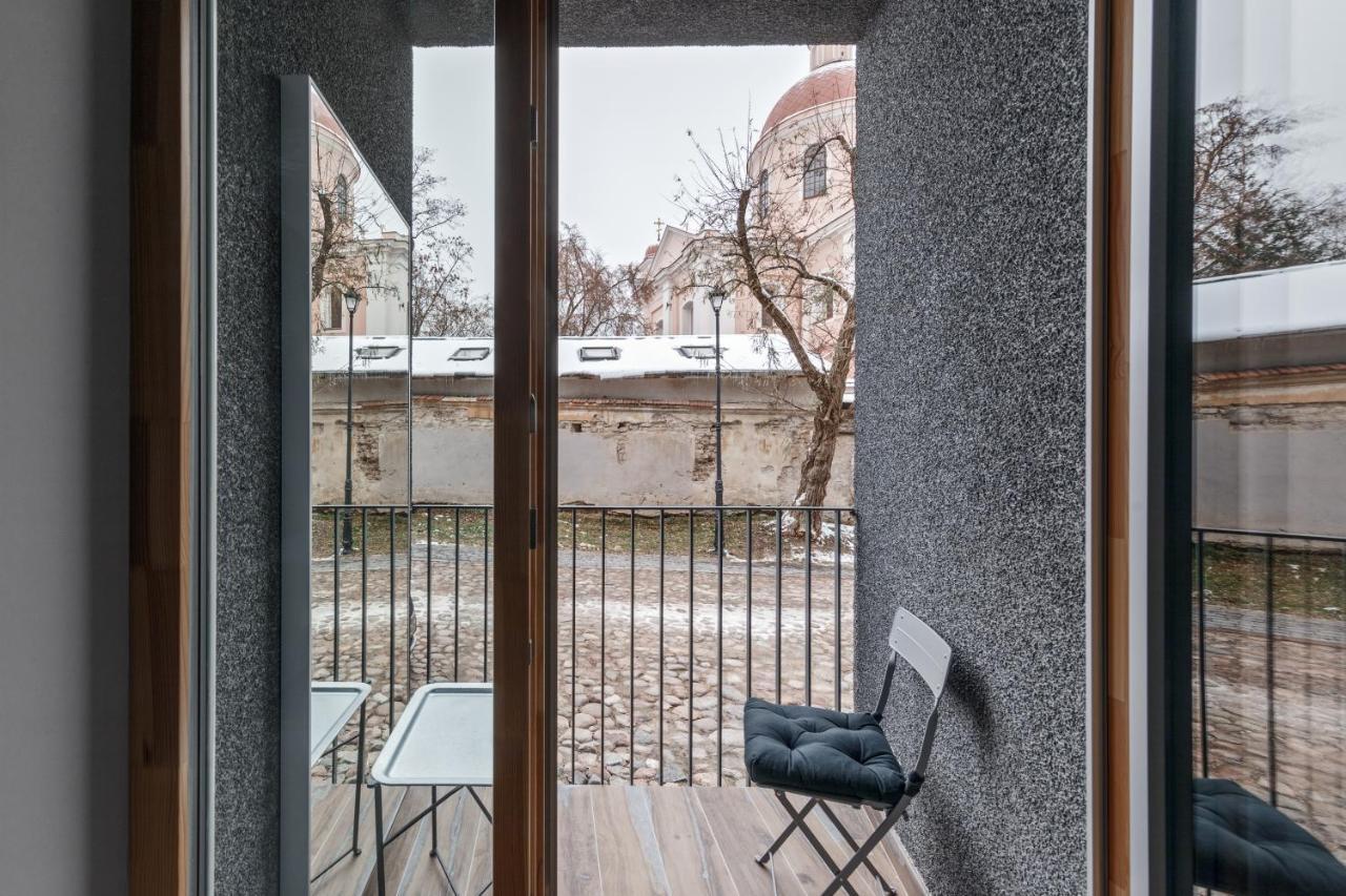Ivis House Modern Apartment In Vilnius Old Town With Balcony Dış mekan fotoğraf
